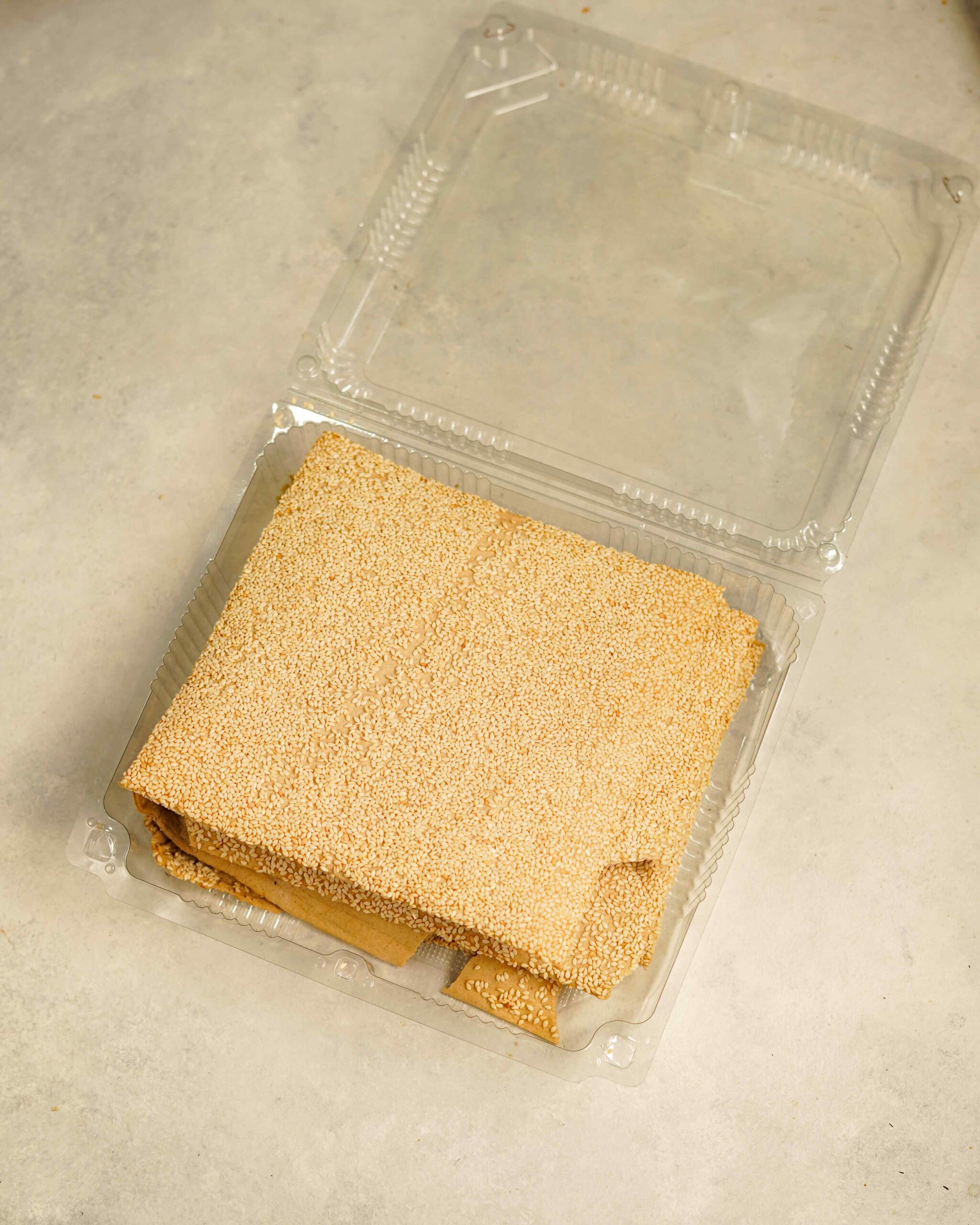 نان جو خشک کنجدی